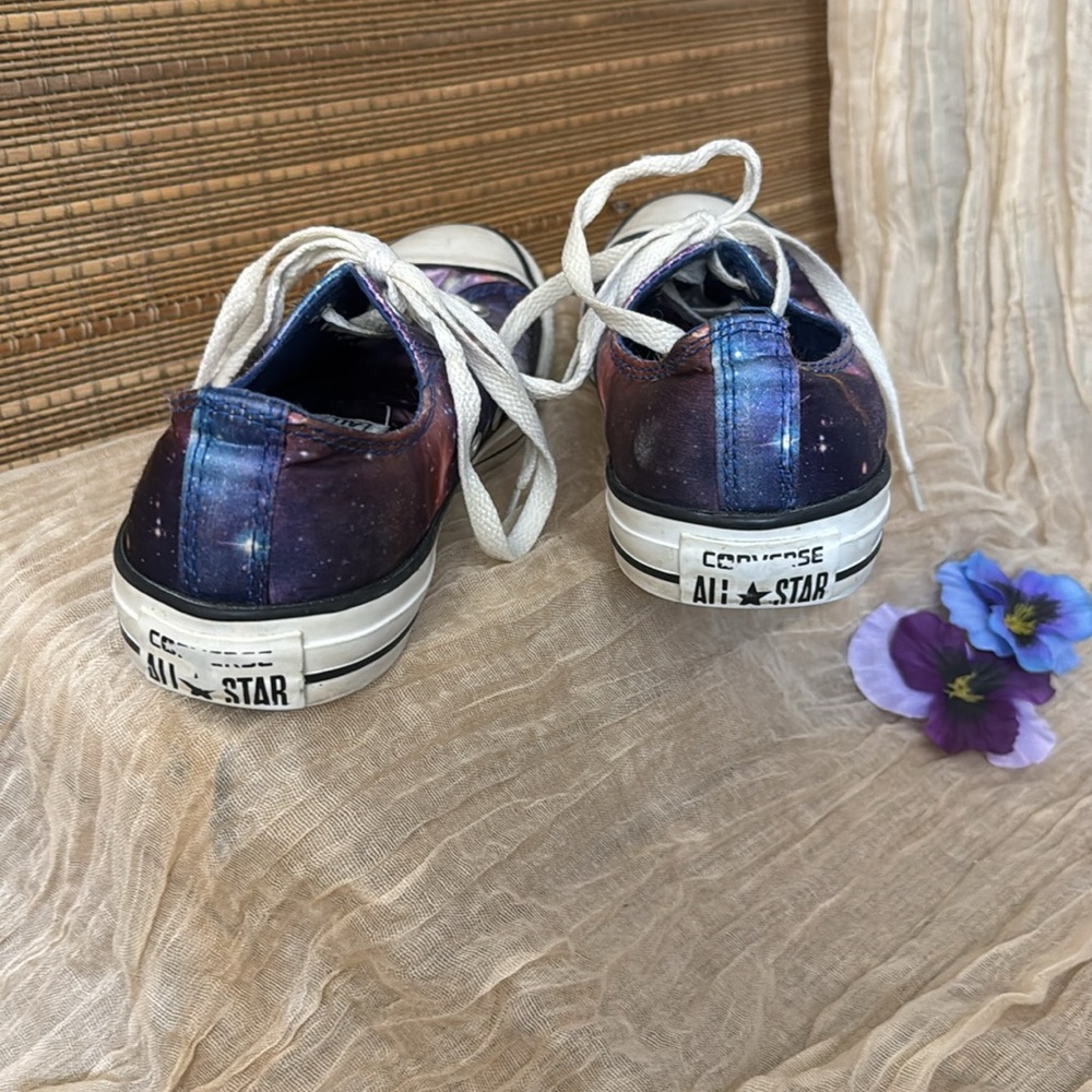 Galaxy Print Converse Sneakers unisex
M-7 W- 9 - Picture 3 of 3